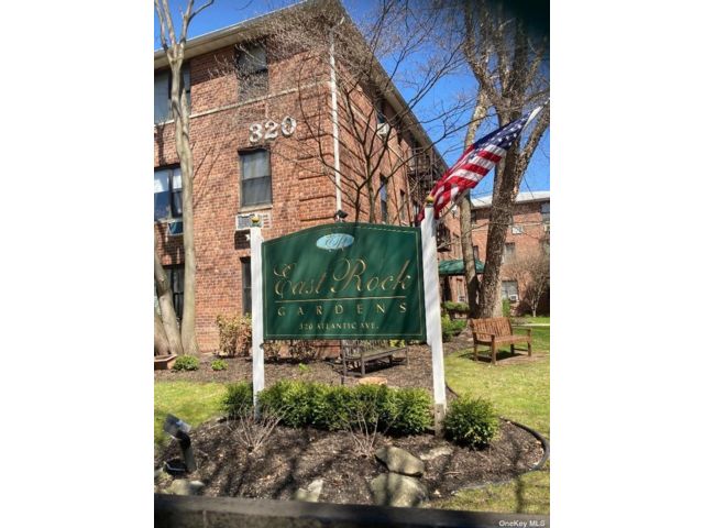 2 BR, 1.00 BTH Garden apartmen style home in East Rockaway
