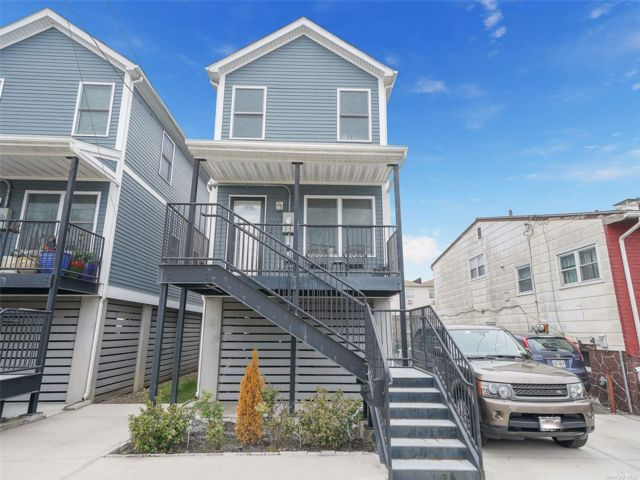  3 BR,  2.00 BTH  2 story style home in Arverne