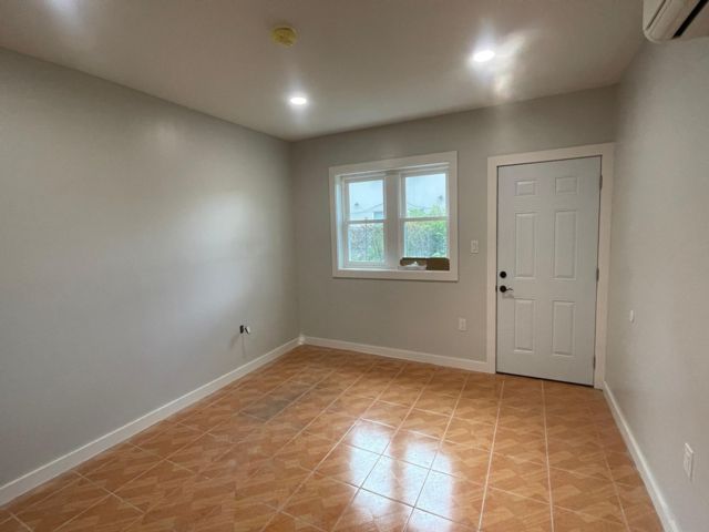 3 BR, 2.00 BTH Apartment style home in Rockaway Beach