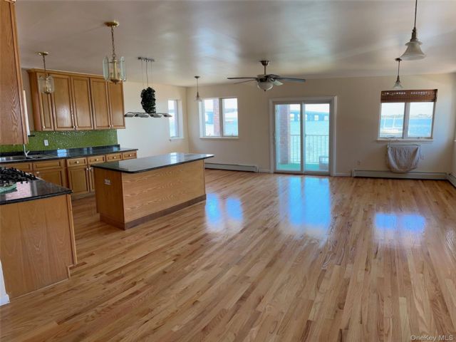 2 BR, 1.00 BTH Other style home in Rockaway Beach