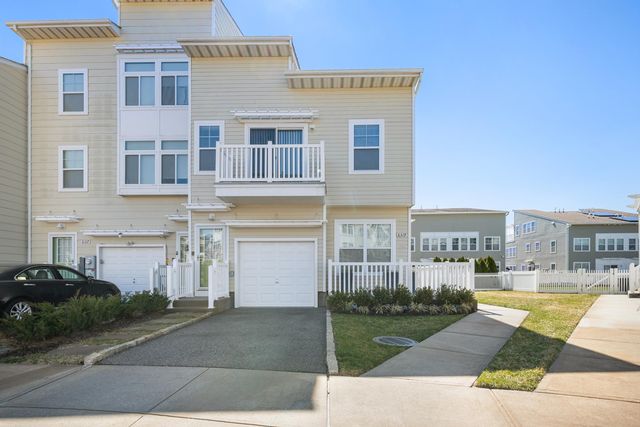 4 BR, 3.00 BTH 2 story style home in Arverne